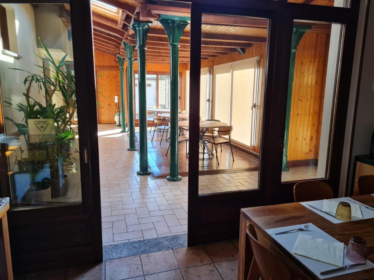 Manfredi Ristorante Con Alloggio Romentino Exterior foto