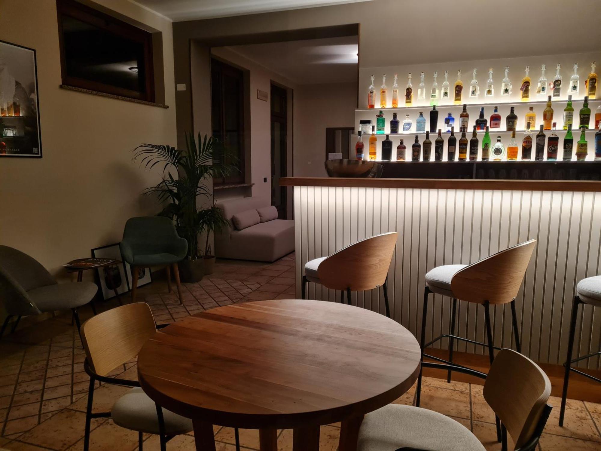 Manfredi Ristorante Con Alloggio Romentino Exterior foto