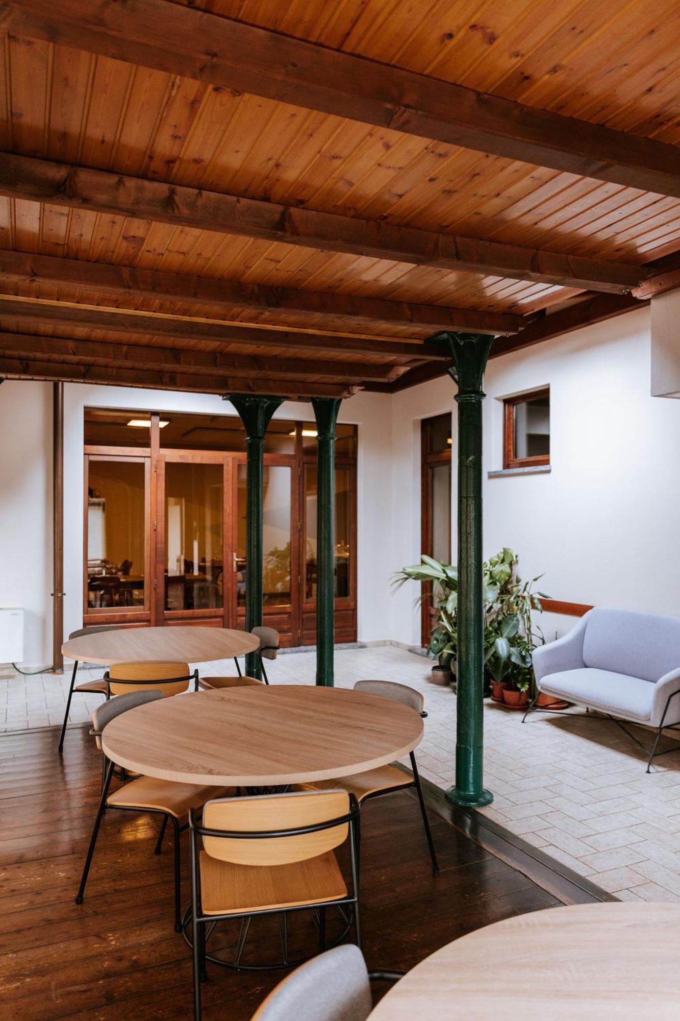 Manfredi Ristorante Con Alloggio Romentino Exterior foto